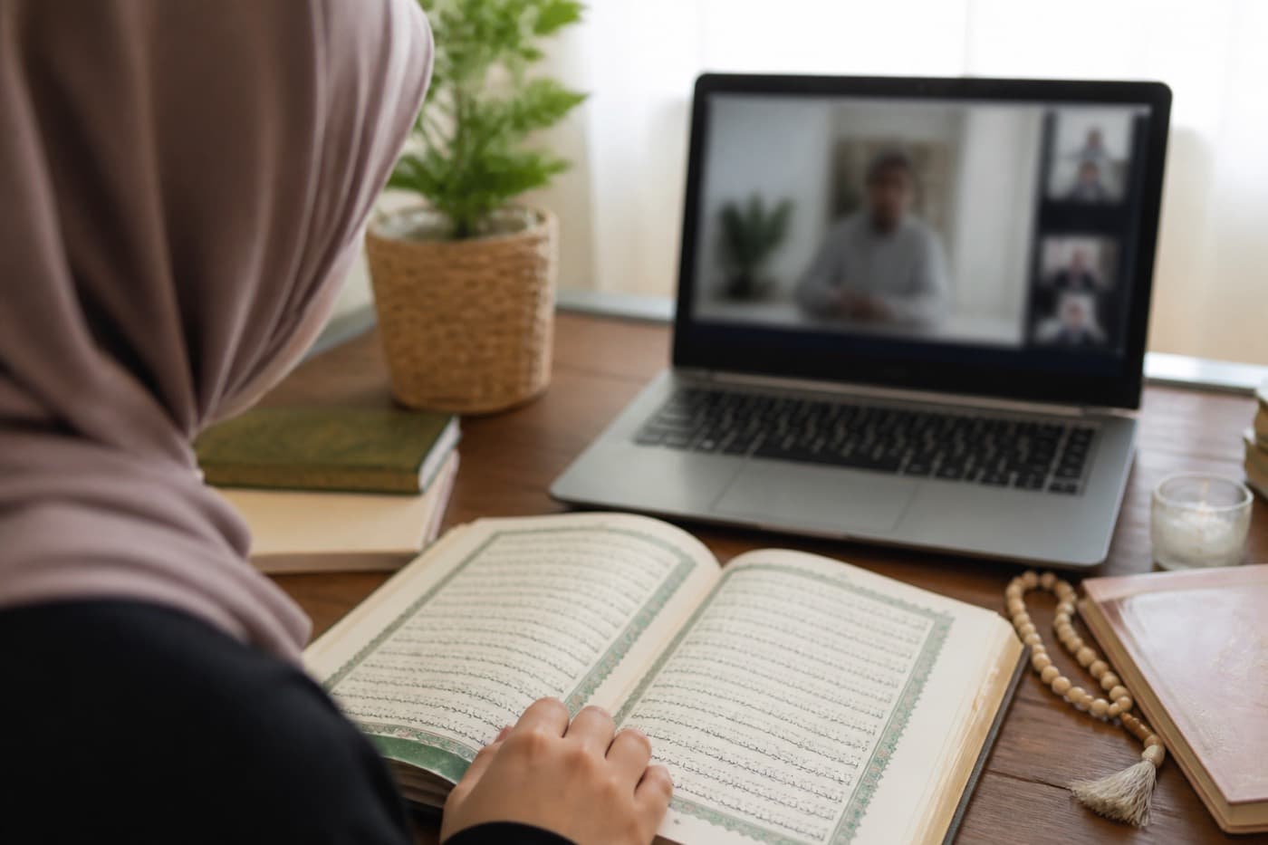 Over-the-shoulder view of Qur'an practice during a live online lesson